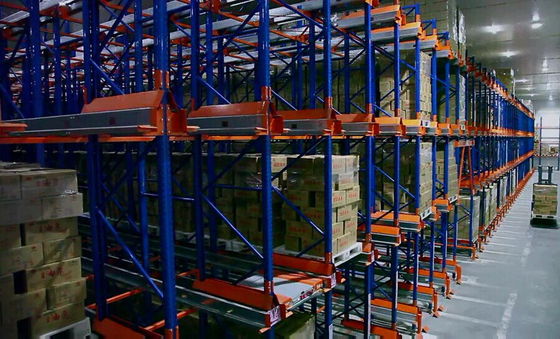 satın al Pallet Shuttle Racking Sistemi, En yüksek depo kapasitesi için yüksek yoğunluklu otomatik depolama çözümü Çevrimiçi üretim