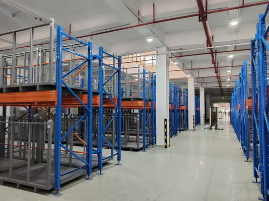 Orta ve küçük büyüklükte depo alanı için çatal kaldırıcı veya AGV işletimli özelleştirilebilir kumaş rulo depolama sistemi