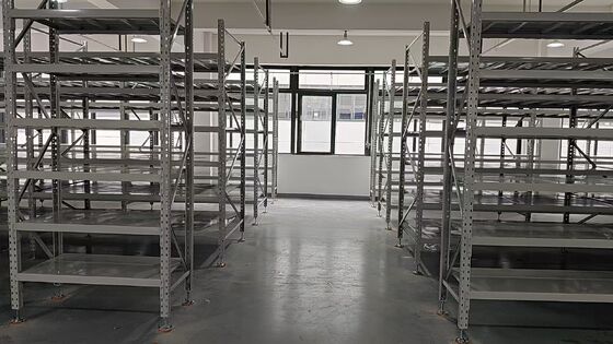 CTU ve AMR Entegre Orta Hizmet Rafları Otomatik Yerine Getirme için Akıllı Depolama Altyapısı